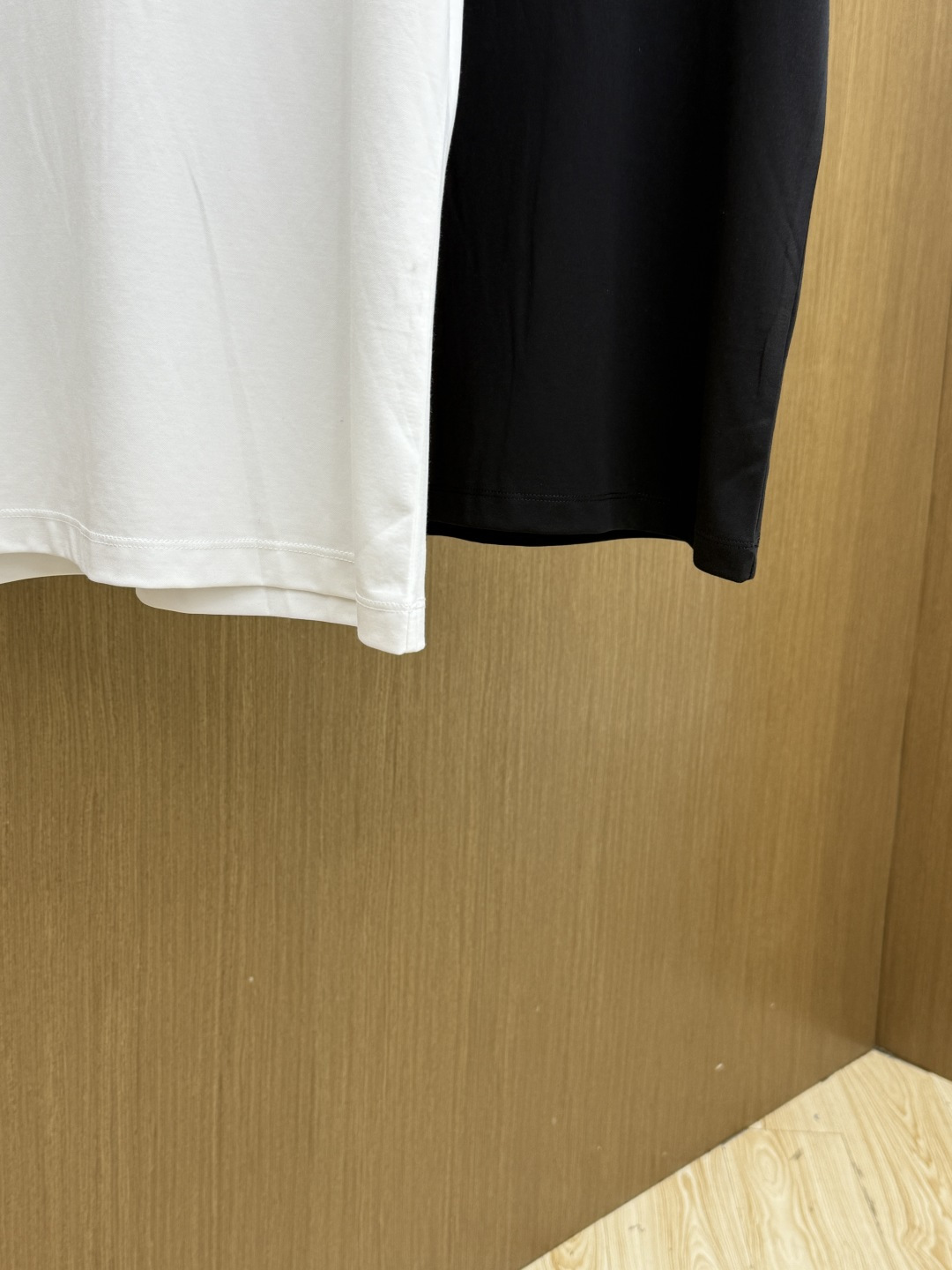 早春 Her 🔥🔥春夏新款首发专柜最新款圆领短袖 高端订制 设计前卫时尚！品牌logo重工艺设计 高端定