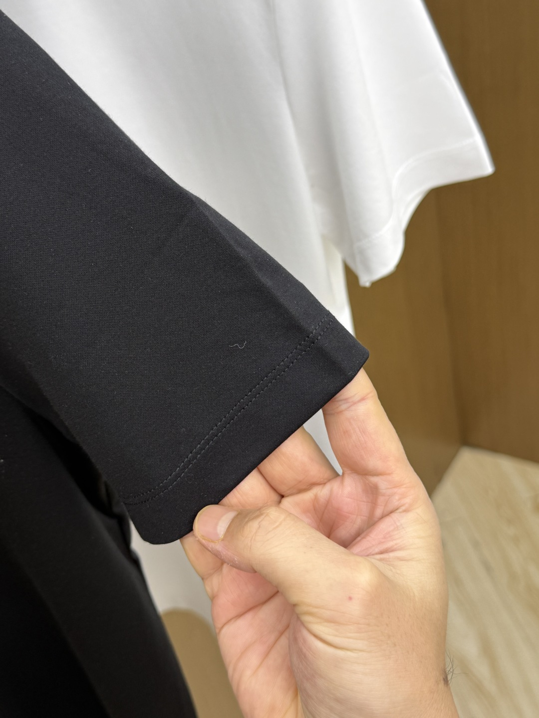 早春 HER 🔥🔥春夏新款首发专柜最新款圆领短袖 高端订制 设计前卫时尚！品牌logo重工艺设计 高端定