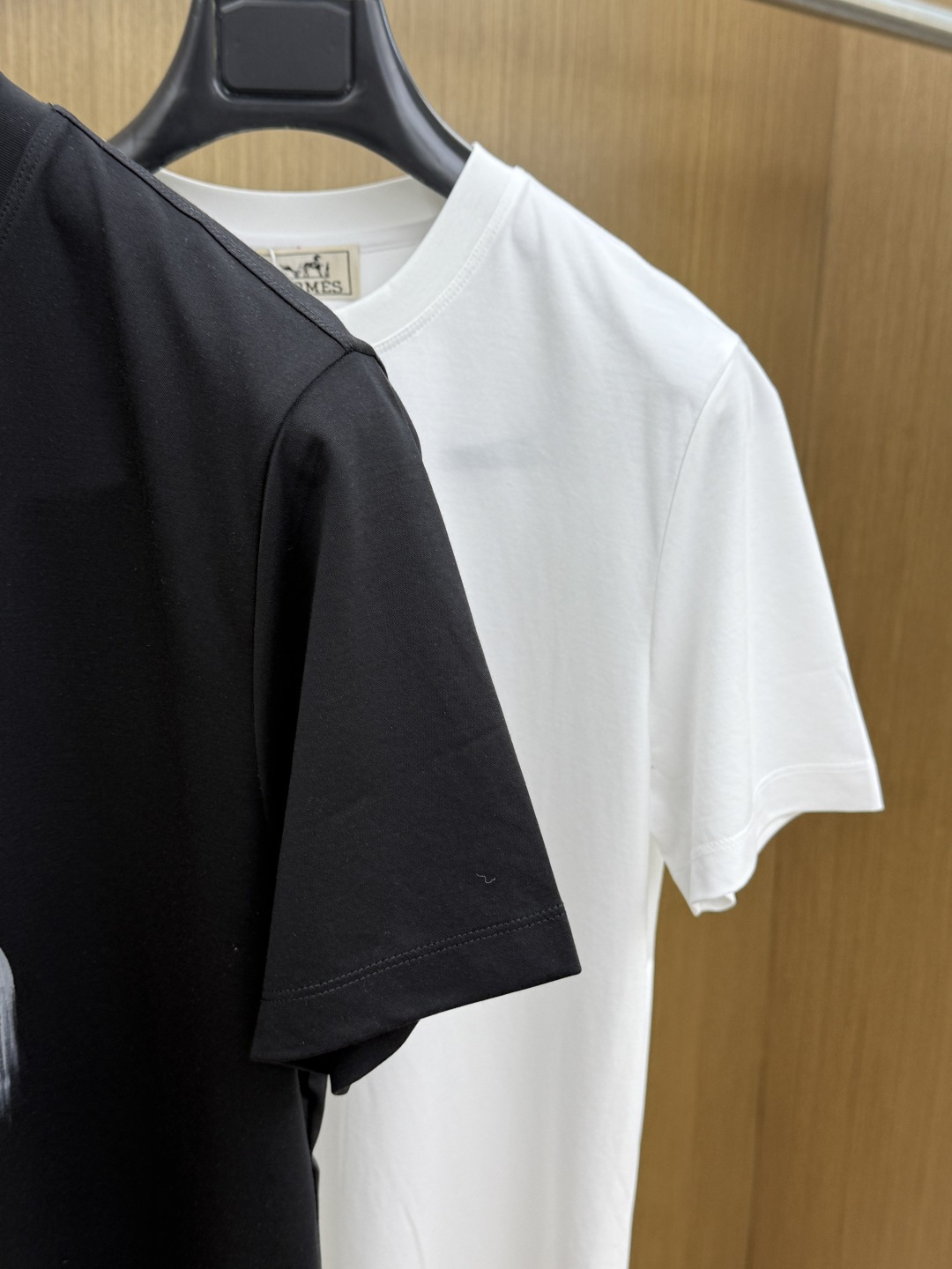 早春 HER 🔥🔥春夏新款首发专柜最新款圆领短袖 高端订制 设计前卫时尚！品牌logo重工艺设计 高端定