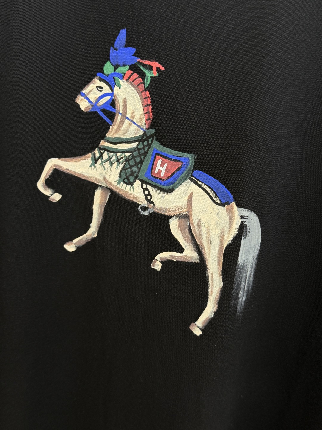 早春 HER 🔥🔥春夏新款首发专柜最新款圆领短袖 高端订制 设计前卫时尚！品牌logo重工艺设计 高端定