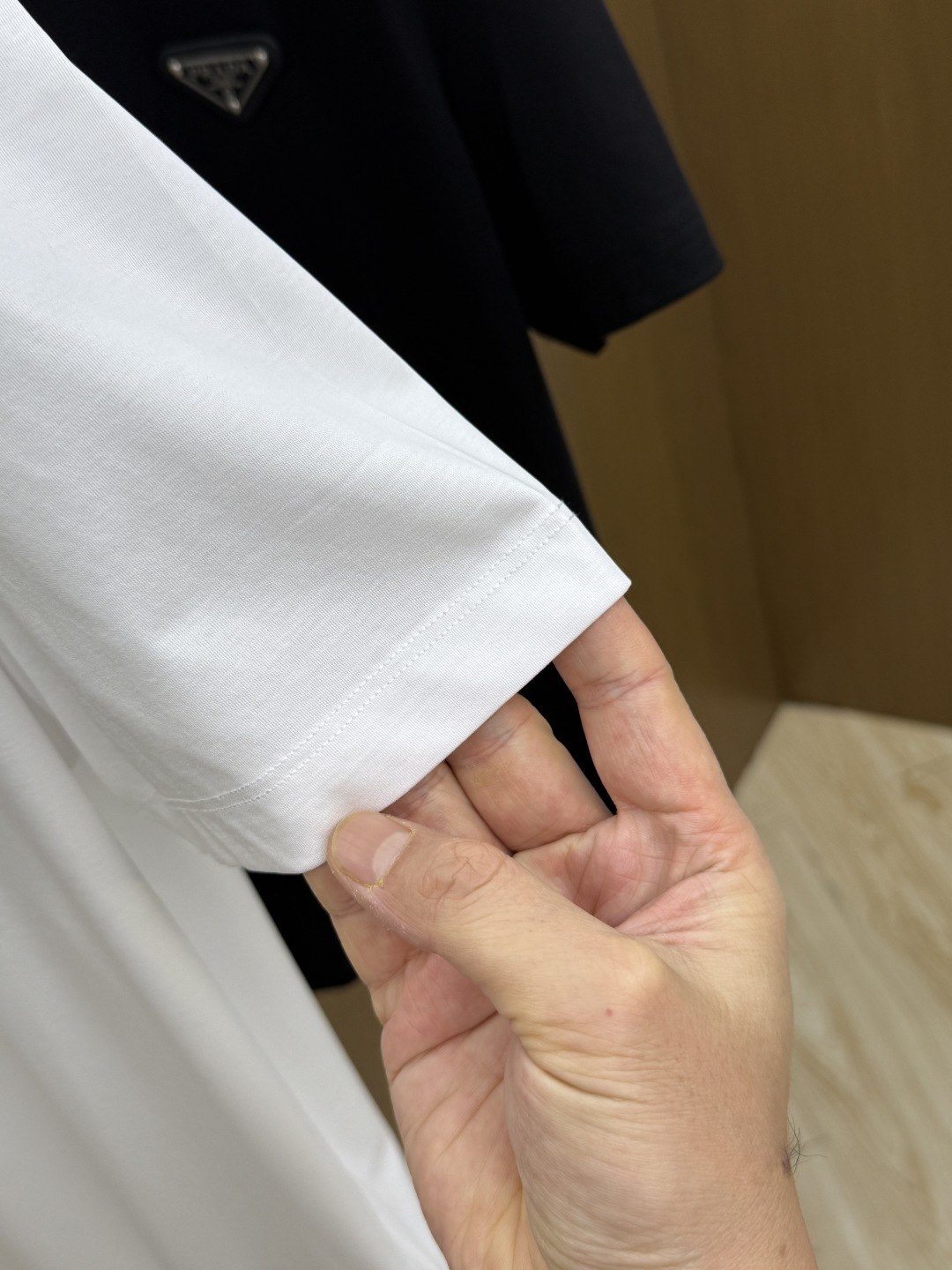 早春 PD 🔥🔥春夏新款首发专柜最新款圆领短袖 高端订制 设计前卫时尚！品牌logo重工艺设计 高端定制