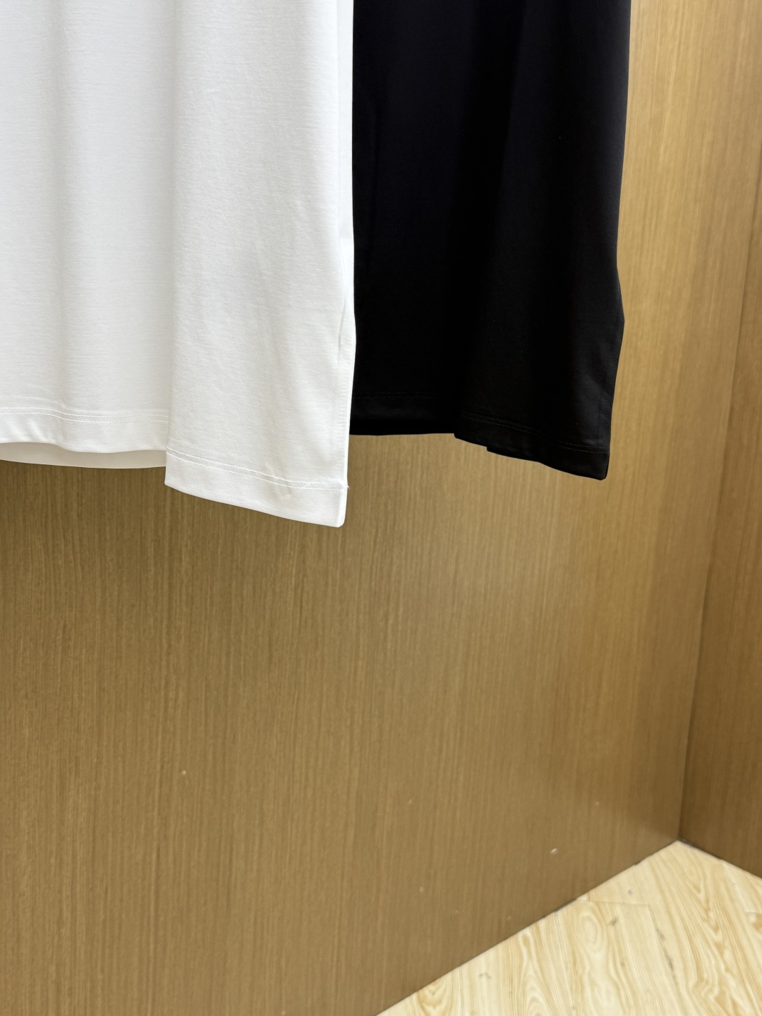 早春 PD 🔥🔥春夏新款首发专柜最新款圆领短袖 高端订制 设计前卫时尚！品牌logo重工艺设计 高端定制