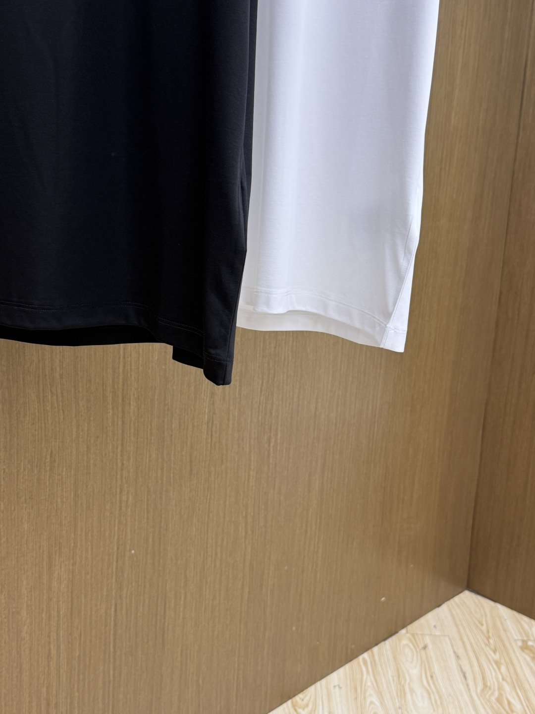 早春 PD 🔥🔥春夏新款首发专柜最新款圆领短袖 高端订制 设计前卫时尚！品牌logo重工艺设计 高端定制