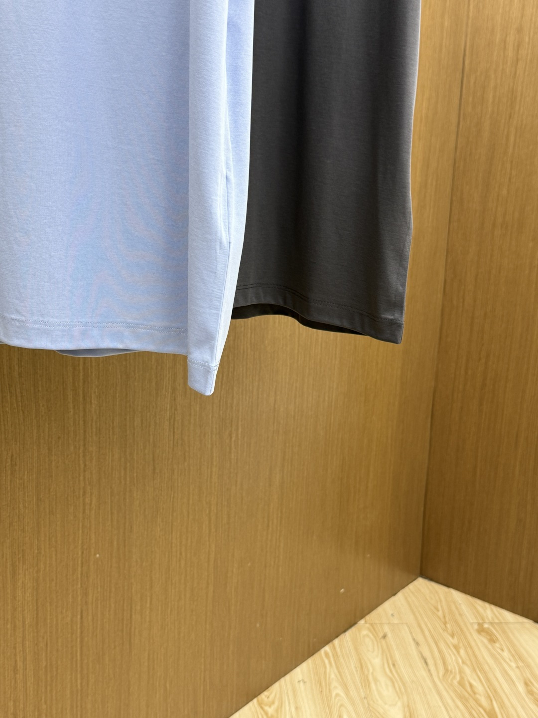 早春 PD 🔥🔥春夏新款首发专柜最新款圆领短袖 高端订制 设计前卫时尚！品牌logo重工艺设计 高端定制