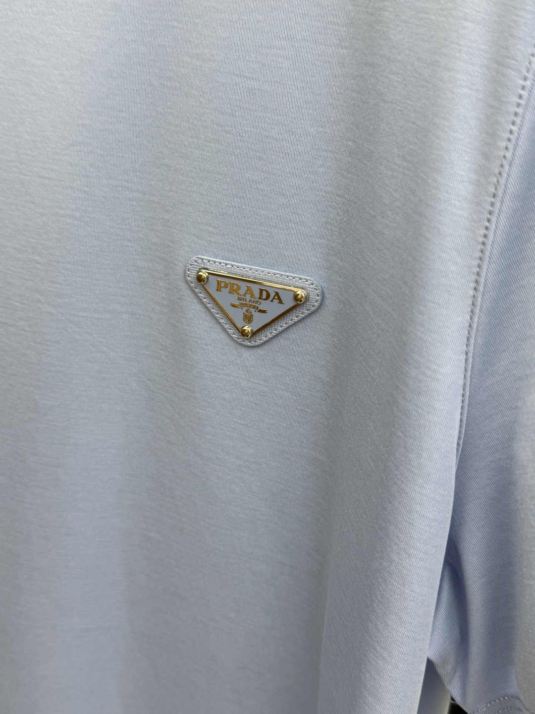 早春 PD 🔥🔥春夏新款首发专柜最新款圆领短袖 高端订制 设计前卫时尚！品牌logo重工艺设计 高端定制