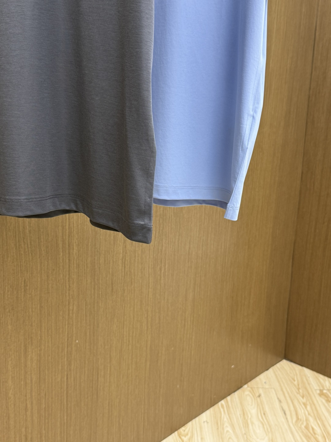 早春 PD 🔥🔥春夏新款首发专柜最新款圆领短袖 高端订制 设计前卫时尚！品牌logo重工艺设计 高端定制