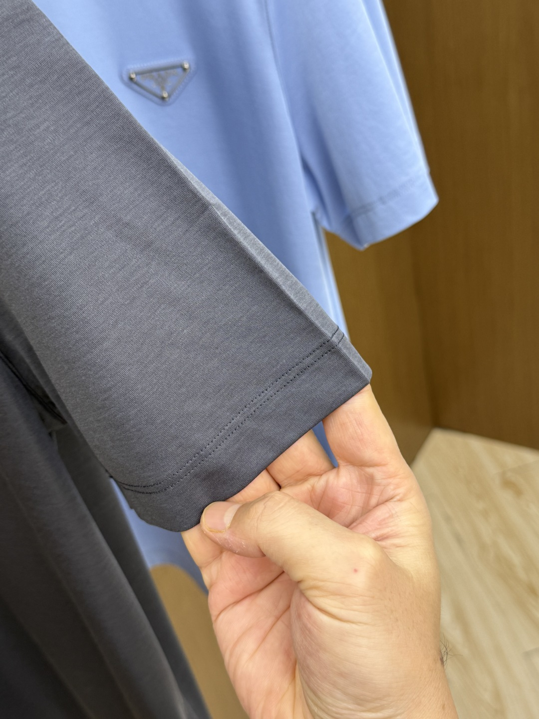 早春 PD 🔥🔥春夏新款首发专柜最新款圆领短袖 高端订制 设计前卫时尚！品牌logo重工艺设计 高端定制