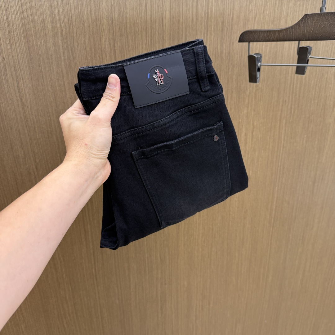 NO:834941,Early spring Mon high-end customization, 26ss spring and summer latest original jeans, simultaneous sale at the counter, original customized replicas, customer-supplied hardware accessories, original quality, imported denim fabrics, heavy washing, fine workmanship, and excellent upper body!  Preferred items SIZE: 29-36 no 35 Ffc,,jeans,19860909早春 Mon 高端定制、26ss春夏最新款原牛仔裤 柜台同步发售 原版定制复刻 客供五金辅料 原单品质 进口牛仔面料重工洗水 做工走线精细 上身绝佳！优选单品 SIZE:29-36无35  Ffc,,jeans,,Men's clothing
