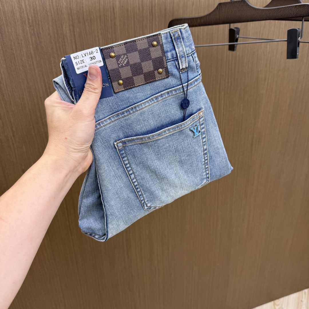 NO:756753,Early spring LV high-end custom-made 26 early spring new thin jeans are available at the counter simultaneously. Original customized replicas. Customer-supplied hardware accessories. Original quality. Imported solid-color denim fabrics. Heavy washing. Fine workmanship. Excellent upper body!  Preferred single product, complete with three standards, size 30-38, no 37 Fax, Louis Vuitton, Jeans,19860909早春款 LV 高端定制 26早春新款薄款牛仔裤 柜台同步发售 原版定制复刻 客供五金辅料 原单品质 进口固色牛仔面料 重工洗水 做工走线精细 上身绝佳！优选单品 三标齐全 码数30-38无37  Fax,,louis vuitton,jeans,,Men's clothing