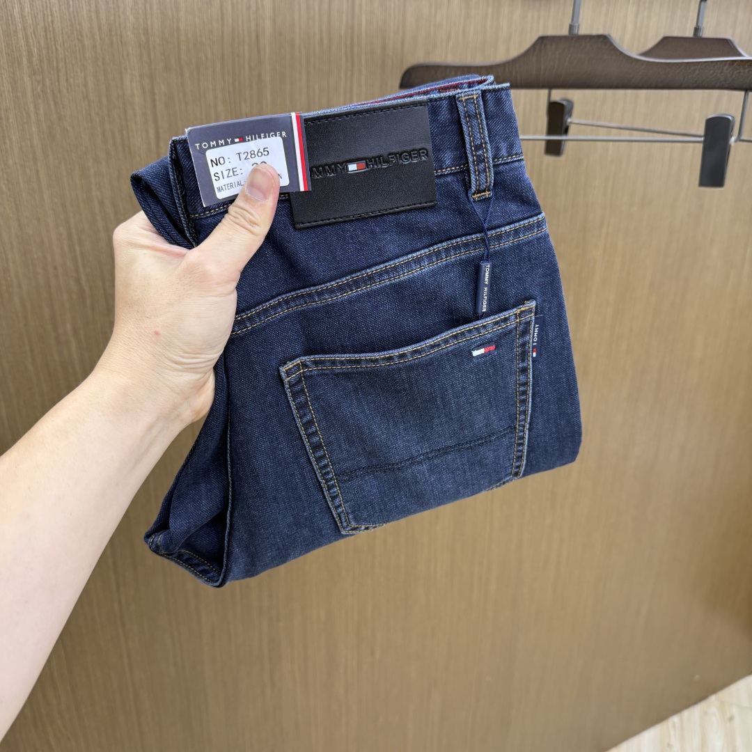 NO:756757,Early spring TOMY high-end customization 26 early spring new thin jeans are available at the counter simultaneously. Original customized replicas. Customer-supplied hardware accessories. Original quality. Imported solid color denim fabric. Heavy washing. Fine workmanship. Excellent upper body!  Preferred single product, complete with three standards, code number 30-38, no 37 Fax,,tom ford,jeans,19860909早春款 TOMY 高端定制 26早春新款薄款牛仔裤 柜台同步发售 原版定制复刻 客供五金辅料 原单品质 进口固色牛仔面料 重工洗水 做工走线精细 上身绝佳！优选单品 三标齐全 码数30-38无37  Fax,,tom ford,jeans,,Men's clothing