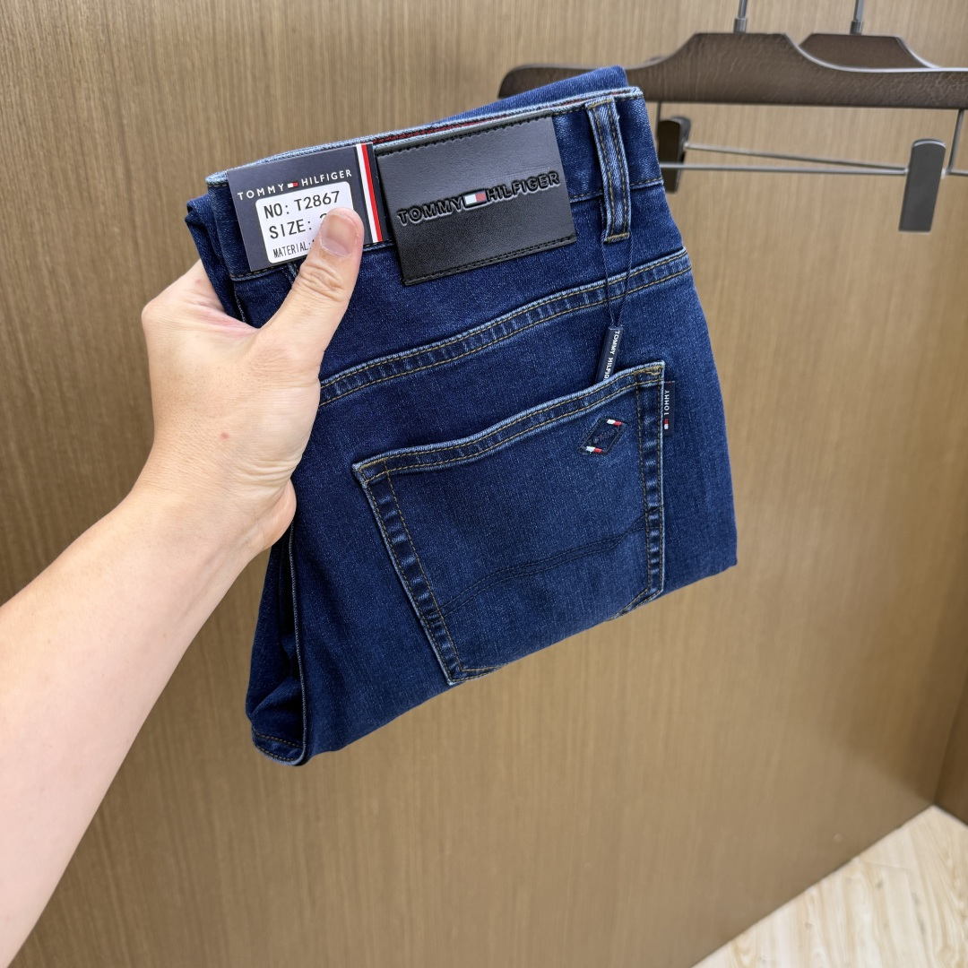 NO:756763,Early spring TOMY high-end customization 26 early spring new thin jeans are available at the counter simultaneously. Original customized replicas. Customer-supplied hardware accessories. Original quality. Imported solid color denim fabric. Heavy washing. Fine workmanship. Excellent upper body!  Preferred single product, complete with three standards, code number 30-38, no 37 Fax,,tom ford,jeans,19860909早春款 TOMY 高端定制 26早春新款薄款牛仔裤 柜台同步发售 原版定制复刻 客供五金辅料 原单品质 进口固色牛仔面料 重工洗水 做工走线精细 上身绝佳！优选单品 三标齐全 码数30-38无37  Fax,,tom ford,jeans,,Men's clothing