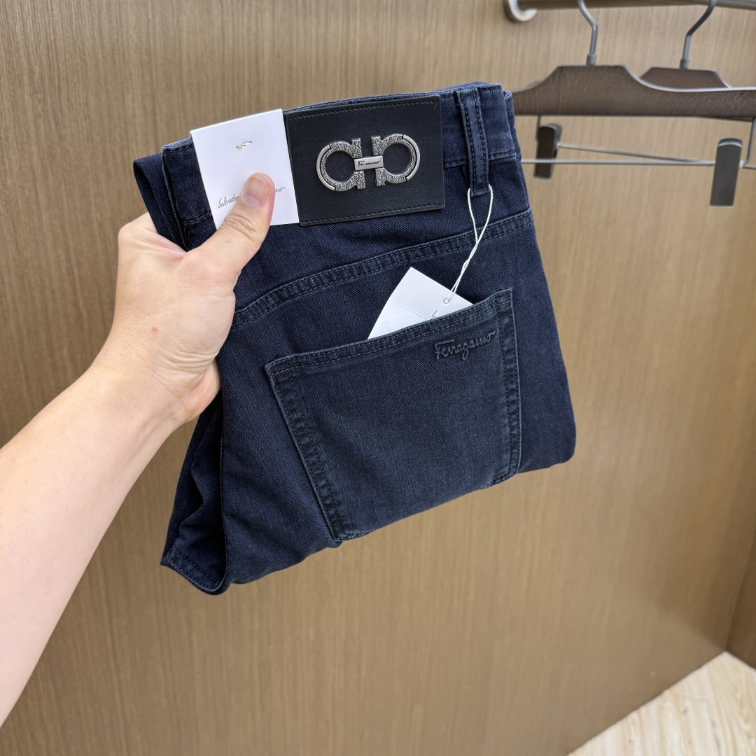 NO:756760,Early spring FG high-end customization 26 early spring new thin jeans, available at the counter simultaneously, original customized replica, customer-supplied hardware accessories, original quality, imported solid color denim fabric, heavy washing, fine workmanship, excellent upper body!  Preferred item, complete with three standards, code size 30-38, no 37 Fax,,jeans,19860909早春款 FG 高端定制 26早春新款薄款牛仔裤 柜台同步发售 原版定制复刻 客供五金辅料 原单品质 进口固色牛仔面料 重工洗水 做工走线精细 上身绝佳！优选单品 三标齐全 码数30-38无37  Fax,,jeans,,Men's clothing