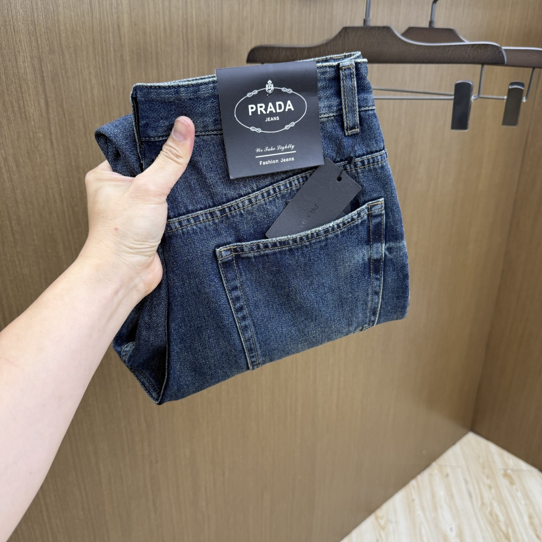 NO:756769,Early spring PD high-end customization 26 early spring new thin jeans are available at the counter simultaneously. Original customized replicas. Customer-supplied hardware accessories. Original quality. Imported solid-color denim fabrics. Heavy washing. Fine workmanship. Excellent upper body!  Preferred item, complete with three standards, code size 30-38, no 37 Fax,,jeans,19860909早春款 PD 高端定制 26早春新款薄款牛仔裤 柜台同步发售 原版定制复刻 客供五金辅料 原单品质 进口固色牛仔面料 重工洗水 做工走线精细 上身绝佳！优选单品 三标齐全 码数30-38无37  Fax,,jeans,,Men's clothing