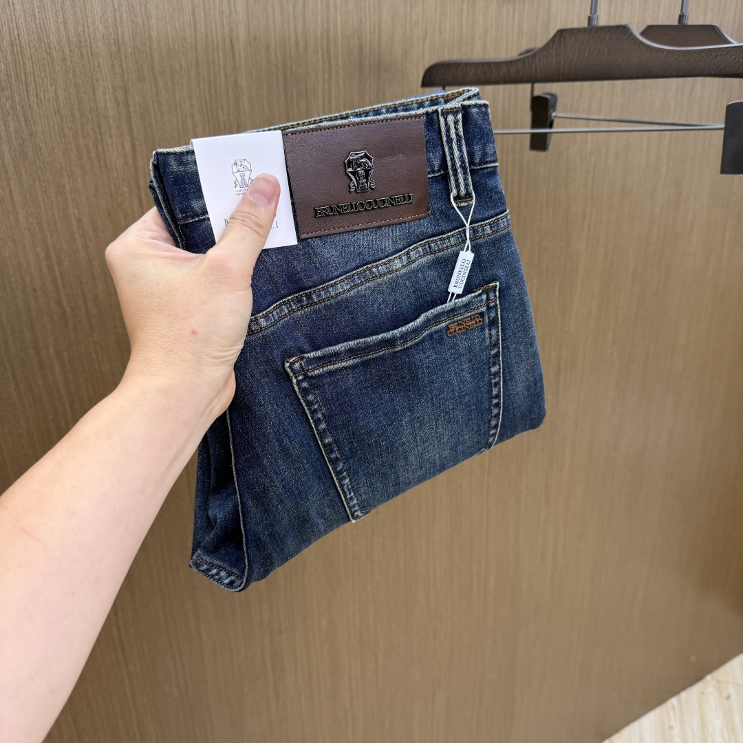 NO:756772,Early spring style BC high-end customization 26 early spring new thin jeans are sold simultaneously at the counter. Original customized replica. Customer-supplied hardware accessories. Original quality. Imported solid color denim fabric. Heavy washing. Fine workmanship. Excellent upper body!  Preferred item, complete with three standards, code size 30-38, no 37 Fax,,jeans,19860909早春款 BC 高端定制 26早春新款薄款牛仔裤 柜台同步发售 原版定制复刻 客供五金辅料 原单品质 进口固色牛仔面料 重工洗水 做工走线精细 上身绝佳！优选单品 三标齐全 码数30-38无37  Fax,,jeans,,Men's clothing