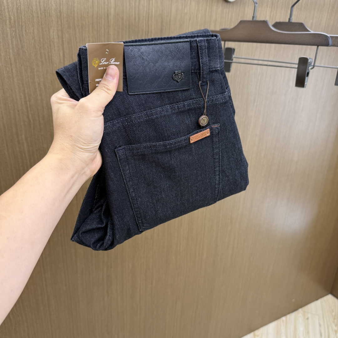 NO:756781,Early spring LP high-end custom-made 26 new early spring thin jeans, available at the counter simultaneously, original customized replica, customer-supplied hardware accessories, original quality, imported solid color denim fabric, heavy washing, fine workmanship, excellent upper body!  Preferred single product, complete with three standards, size 30-38, no 37 Fax,,loro piana,jeans,19860909早春款 LP 高端定制 26早春新款薄款牛仔裤 柜台同步发售 原版定制复刻 客供五金辅料 原单品质 进口固色牛仔面料 重工洗水 做工走线精细 上身绝佳！优选单品 三标齐全 码数30-38无37  Fax,,loro piana,jeans,,Men's clothing
