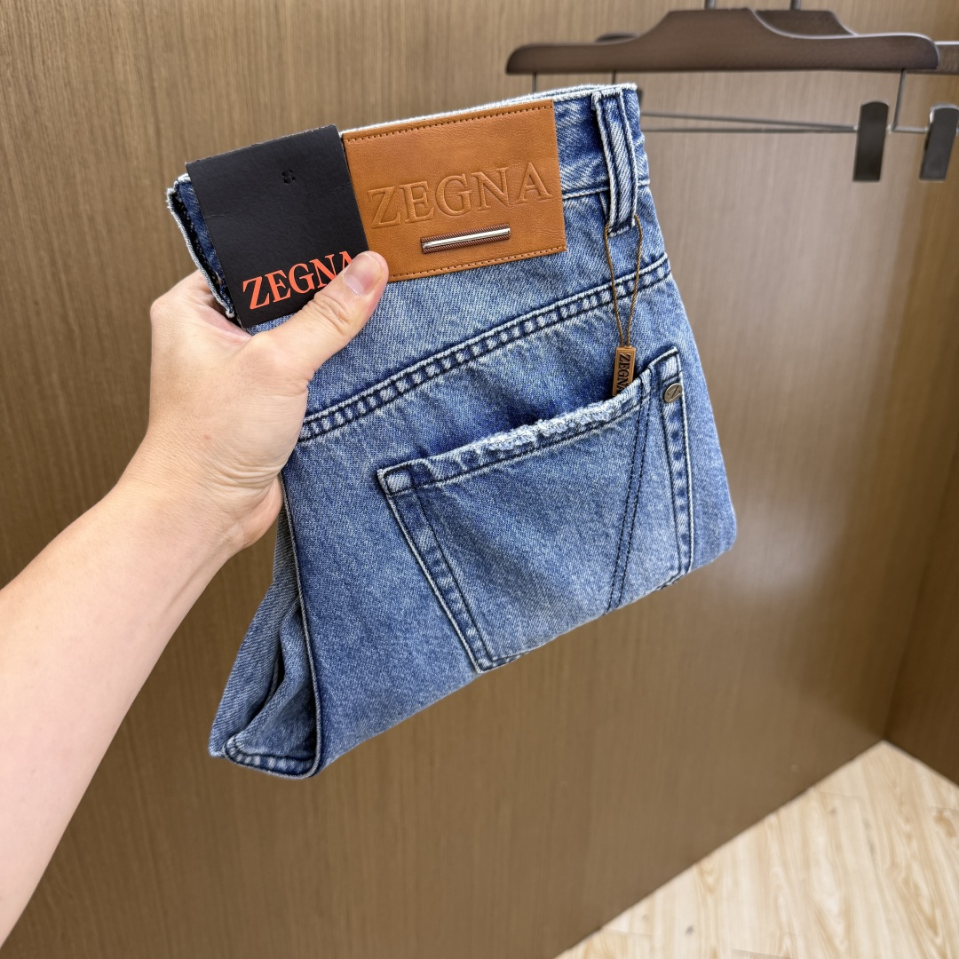 NO:756755,Early spring style ZZ high-end customization 26 early spring new thin jeans are available at the counter simultaneously. Original customized replicas. Customer-supplied hardware accessories. Original quality. Imported solid color denim fabric. Heavy washing. Fine workmanship. Excellent upper body!  Preferred item, complete with three standards, code size 30-38, no 37 Fax,,jeans,19860909早春款 ZZ 高端定制 26早春新款薄款牛仔裤 柜台同步发售 原版定制复刻 客供五金辅料 原单品质 进口固色牛仔面料 重工洗水 做工走线精细 上身绝佳！优选单品 三标齐全 码数30-38无37  Fax,,jeans,,Men's clothing