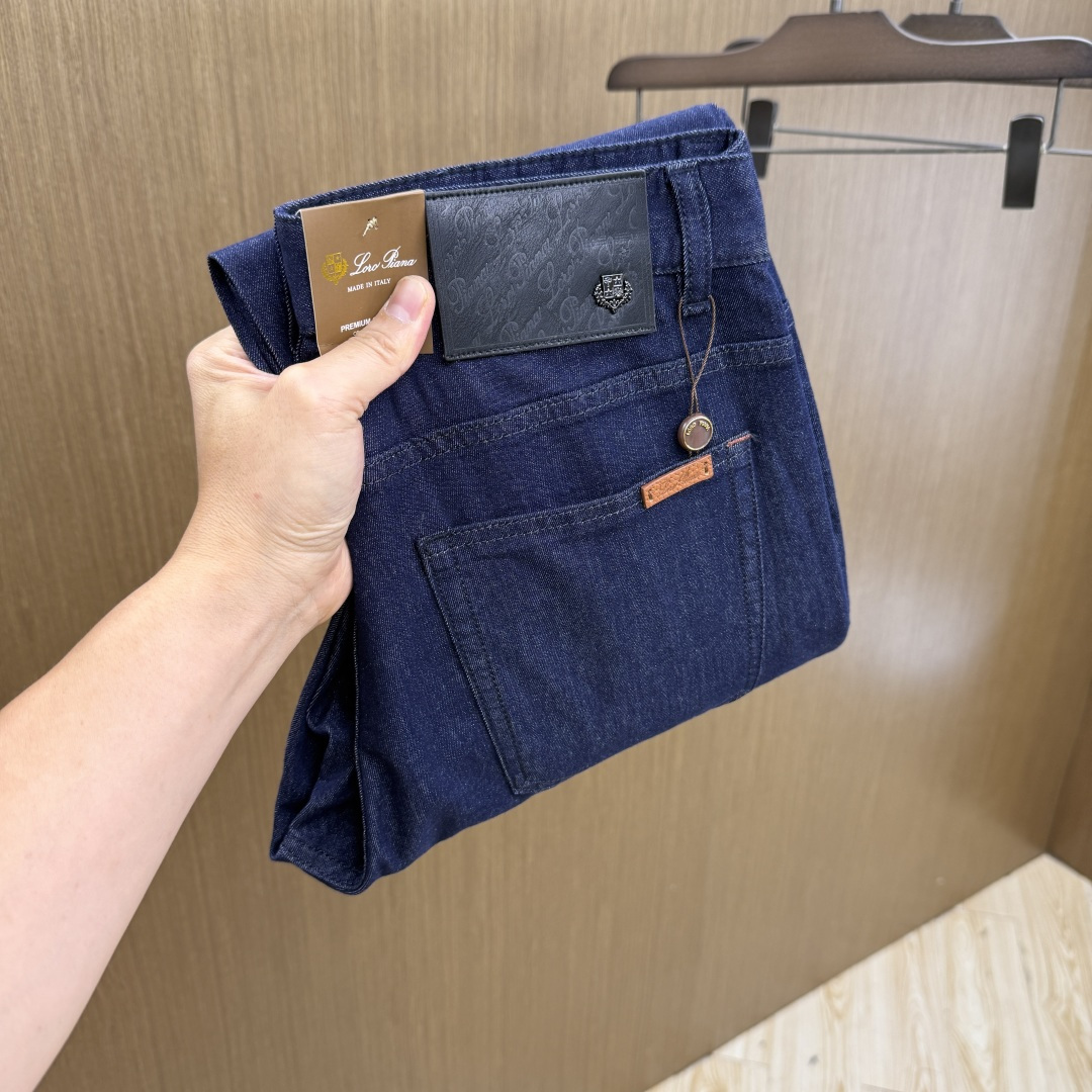NO:756770,Early spring LP high-end custom-made 26 new early spring thin jeans, available at the counter simultaneously, original customized replica, customer-supplied hardware accessories, original quality, imported solid color denim fabric, heavy washing, fine workmanship, excellent upper body!  Preferred single product, complete with three standards, size 30-38, no 37 Fax,,loro piana,jeans,19860909早春款 LP 高端定制 26早春新款薄款牛仔裤 柜台同步发售 原版定制复刻 客供五金辅料 原单品质 进口固色牛仔面料 重工洗水 做工走线精细 上身绝佳！优选单品 三标齐全 码数30-38无37  Fax,,loro piana,jeans,,Men's clothing