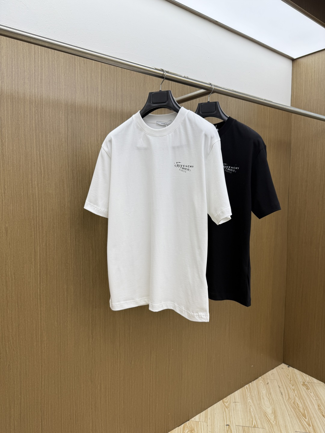 早春 Gvc 🔥🔥高品质 2026春夏最新款经典短袖T恤 经典标识图案logo时尚简约潮流短袖，最顶级的