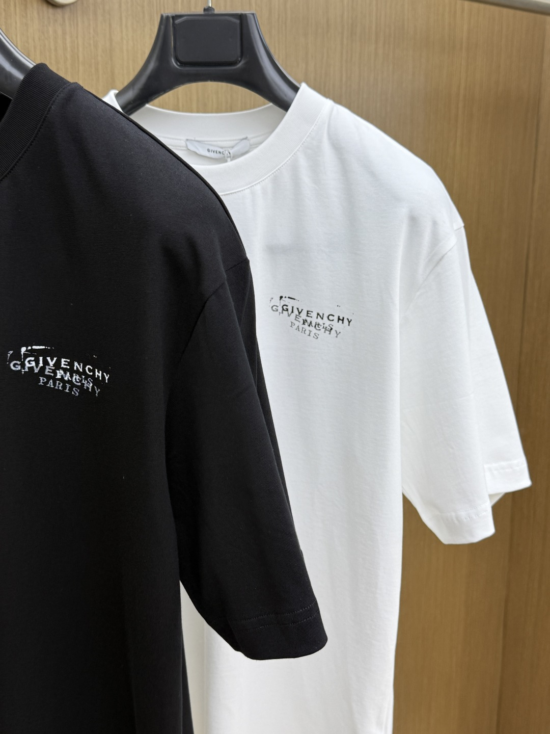 早春 Gvc 🔥🔥高品质 2026春夏最新款经典短袖T恤 经典标识图案logo时尚简约潮流短袖，最顶级的