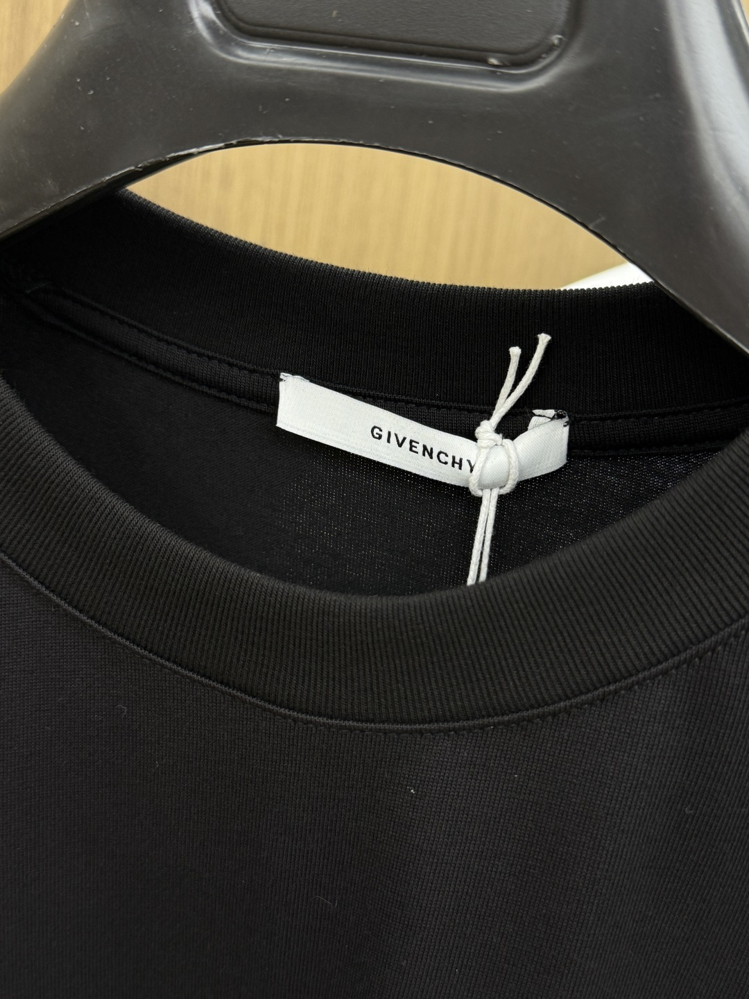 早春 Gvc 🔥🔥高品质 2026春夏最新款经典短袖T恤 经典标识图案logo时尚简约潮流短袖，最顶级的