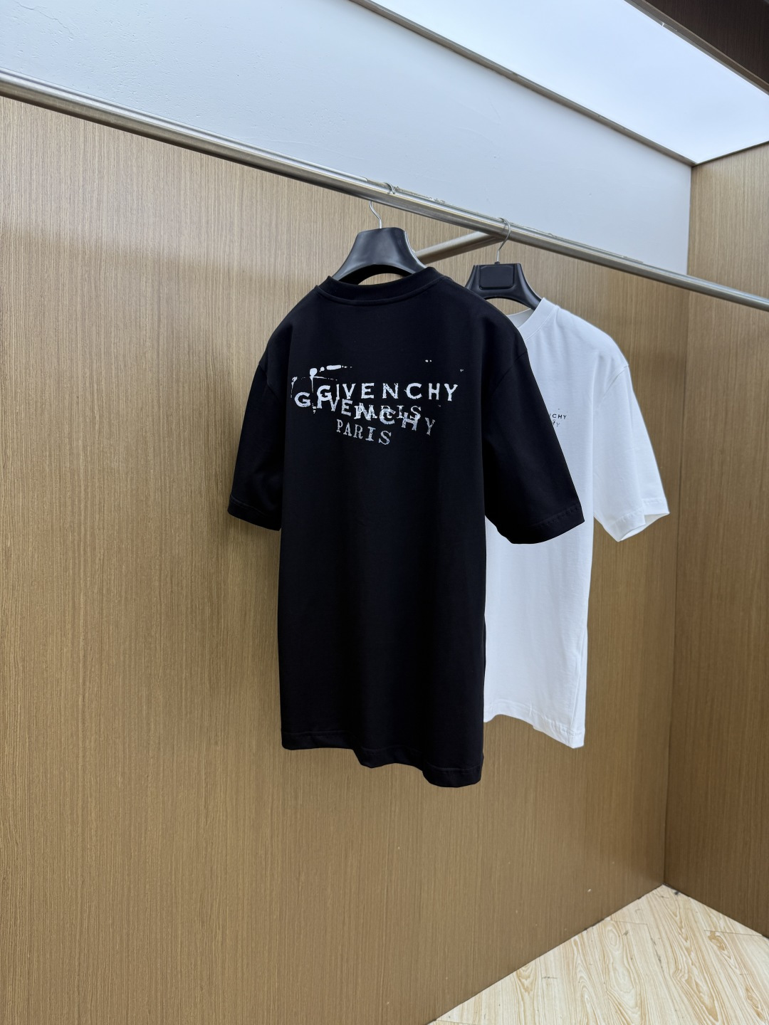 早春 Gvc 🔥🔥高品质 2026春夏最新款经典短袖T恤 经典标识图案logo时尚简约潮流短袖，最顶级的