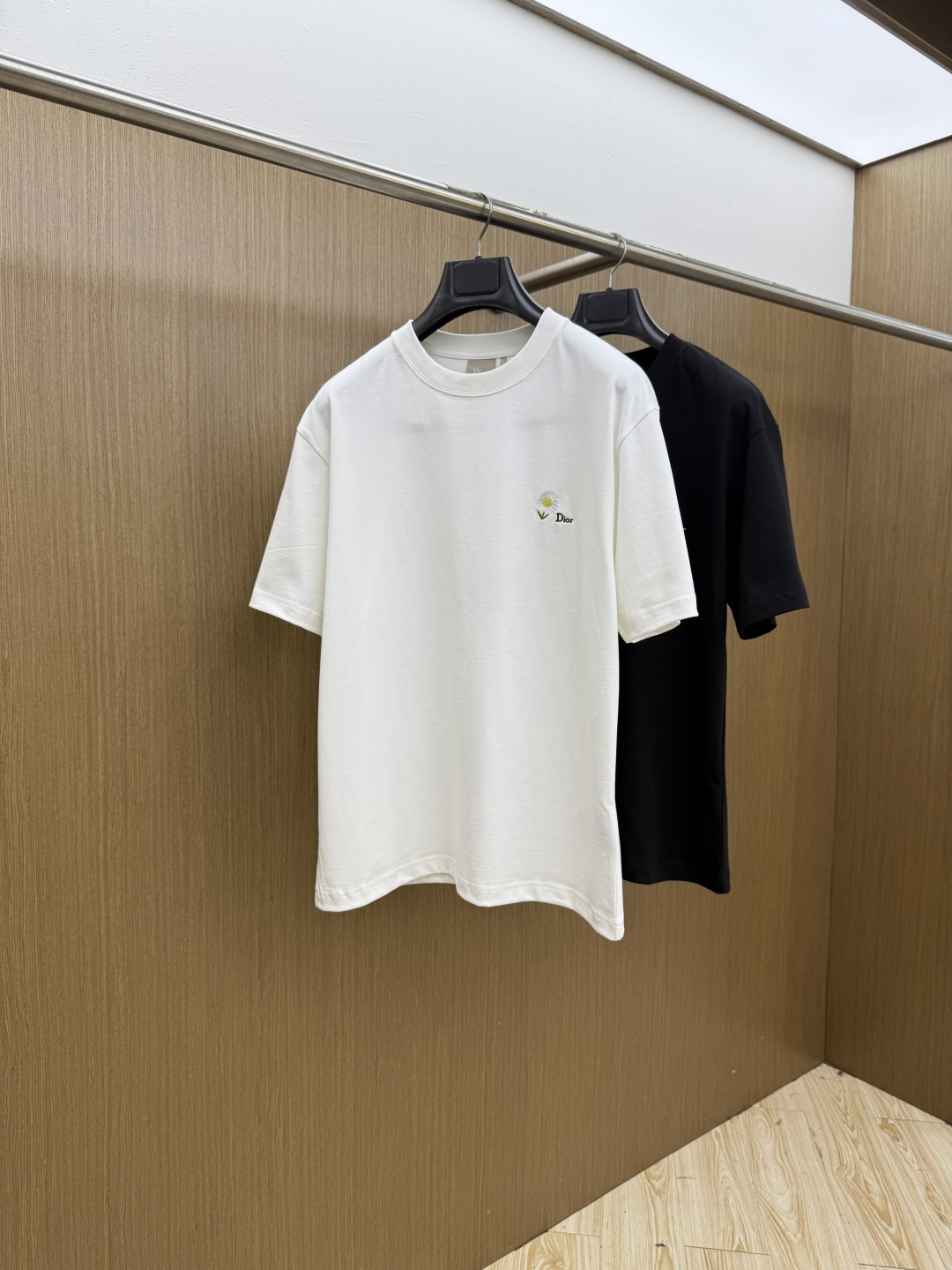 早春 CD 🔥🔥高品质 2026春夏最新款经典短袖T恤 经典标识图案logo时尚简约潮流短袖，最顶级的品