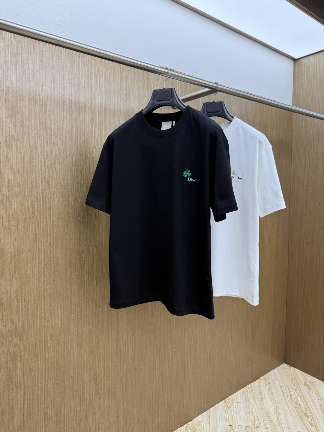 早春 CD 🔥🔥高品质 2026春夏最新款经典短袖T恤 经典标识图案logo时尚简约潮流短袖，最顶级的品