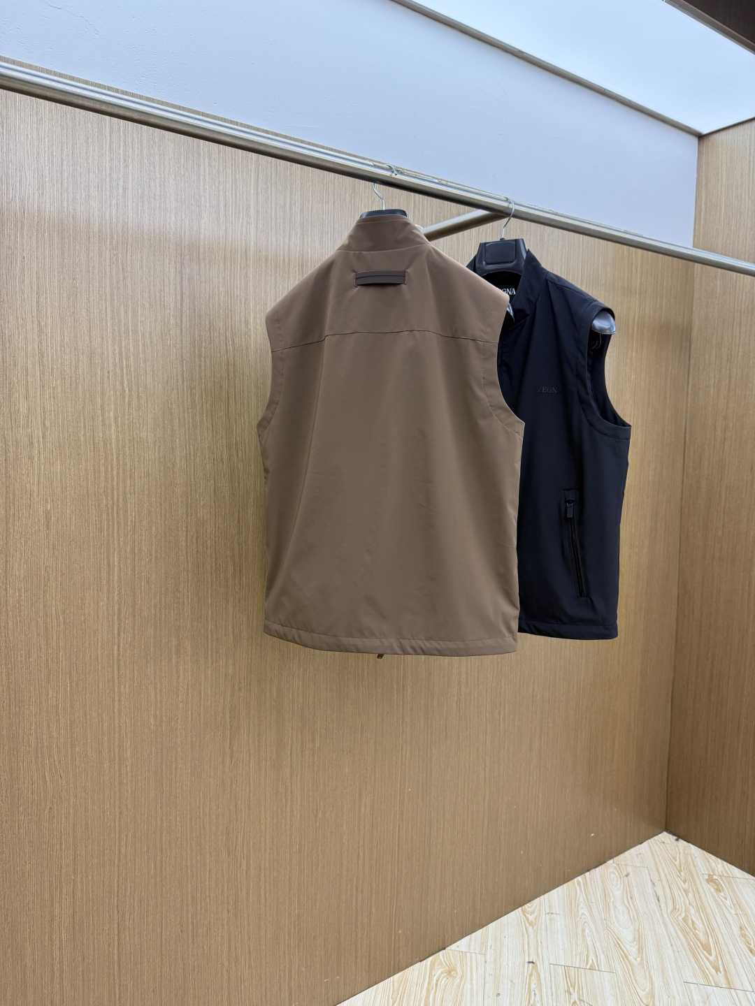 早春 ZZ 🔥🔥高端定制 2026早春轻奢休闲马甲系列，最新时尚立领马甲外套.双侧对称字母刺绣.处处细节