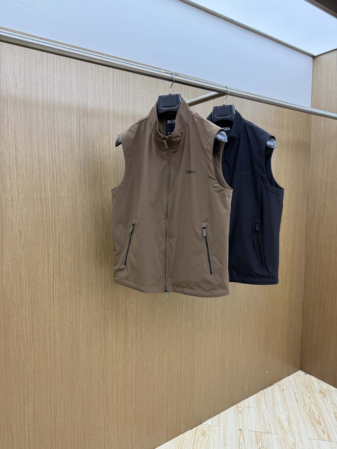 早春 ZZ 🔥🔥高端定制 2026早春轻奢休闲马甲系列，最新时尚立领马甲外套.双侧对称字母刺绣.处处细节