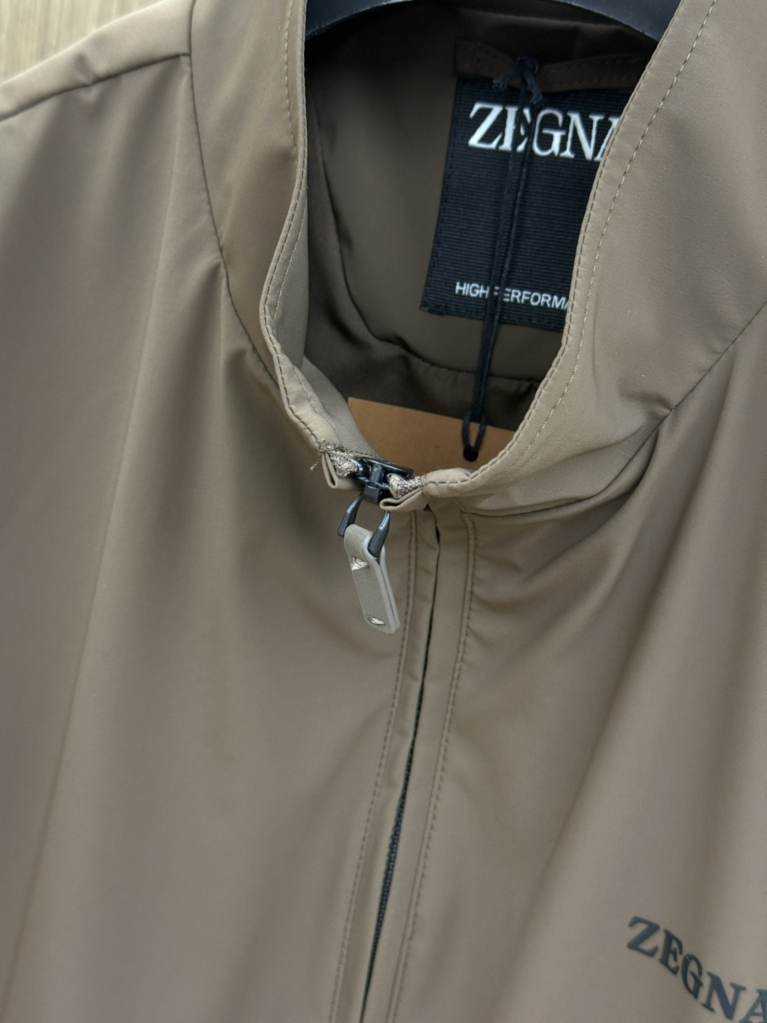 早春 ZZ 🔥🔥高端定制 2026早春轻奢休闲马甲系列，最新时尚立领马甲外套.双侧对称字母刺绣.处处细节