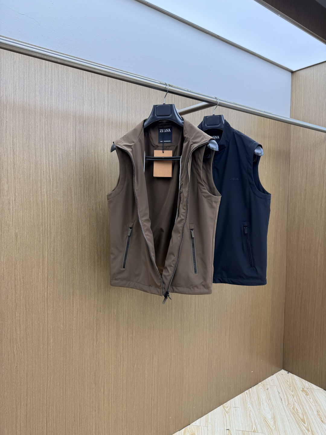 早春 ZZ 🔥🔥高端定制 2026早春轻奢休闲马甲系列，最新时尚立领马甲外套.双侧对称字母刺绣.处处细节