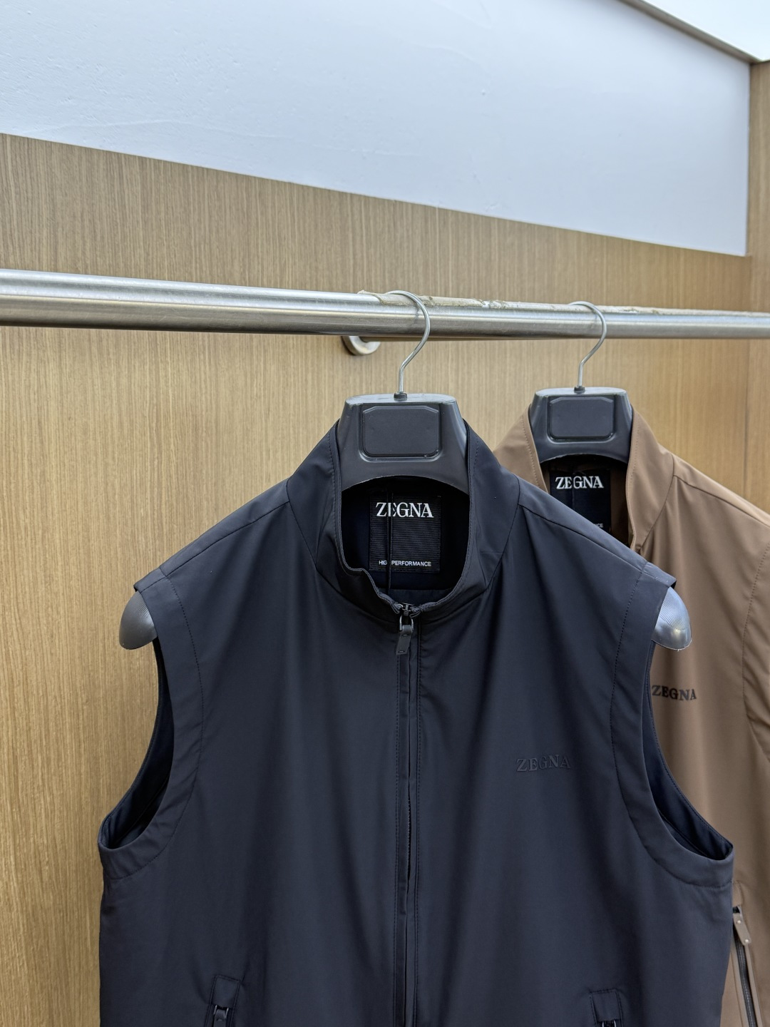 早春 ZZ 🔥🔥高端定制 2026早春轻奢休闲马甲系列，最新时尚立领马甲外套.双侧对称字母刺绣.处处细节