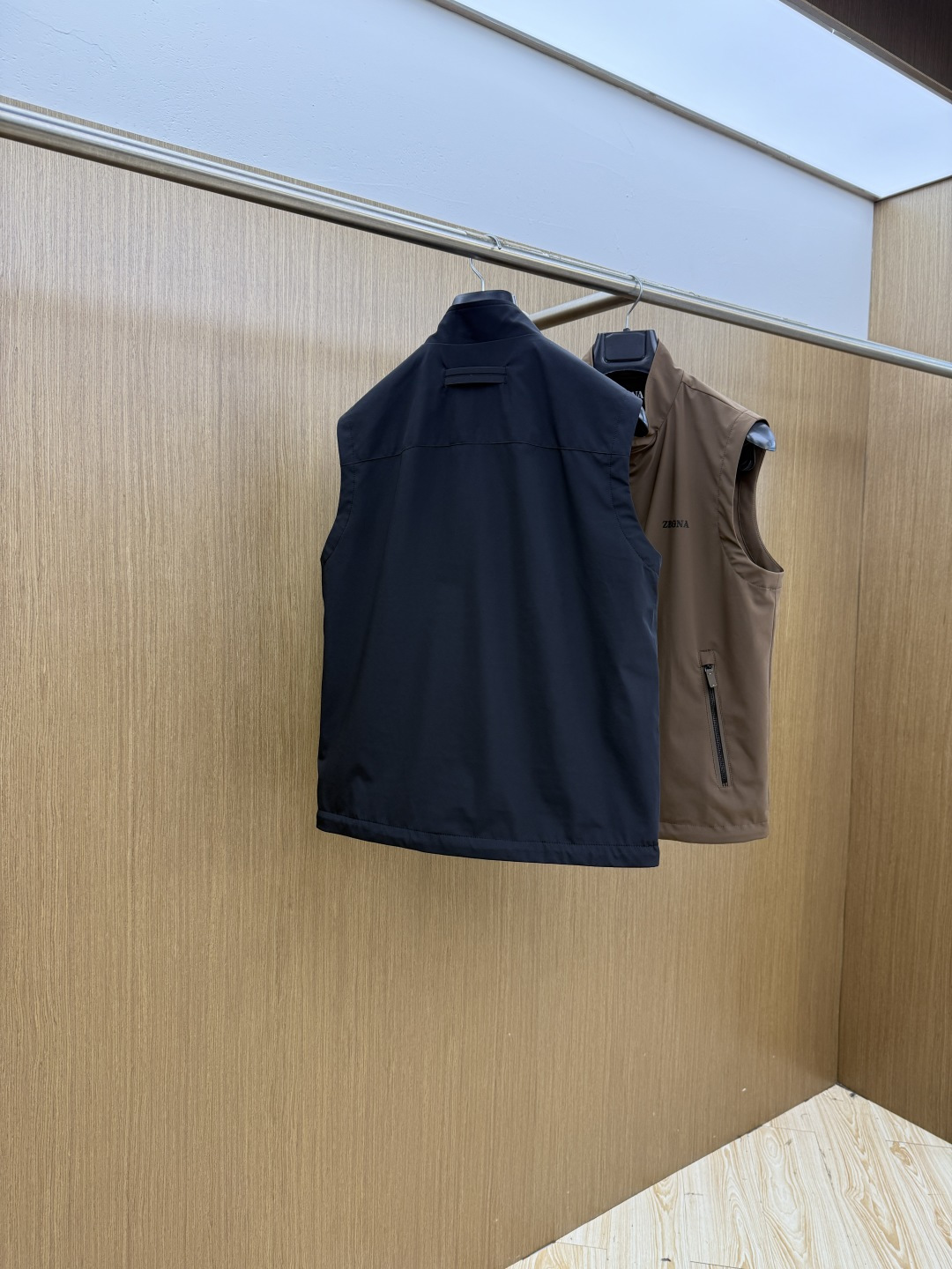 早春 ZZ 🔥🔥高端定制 2026早春轻奢休闲马甲系列，最新时尚立领马甲外套.双侧对称字母刺绣.处处细节