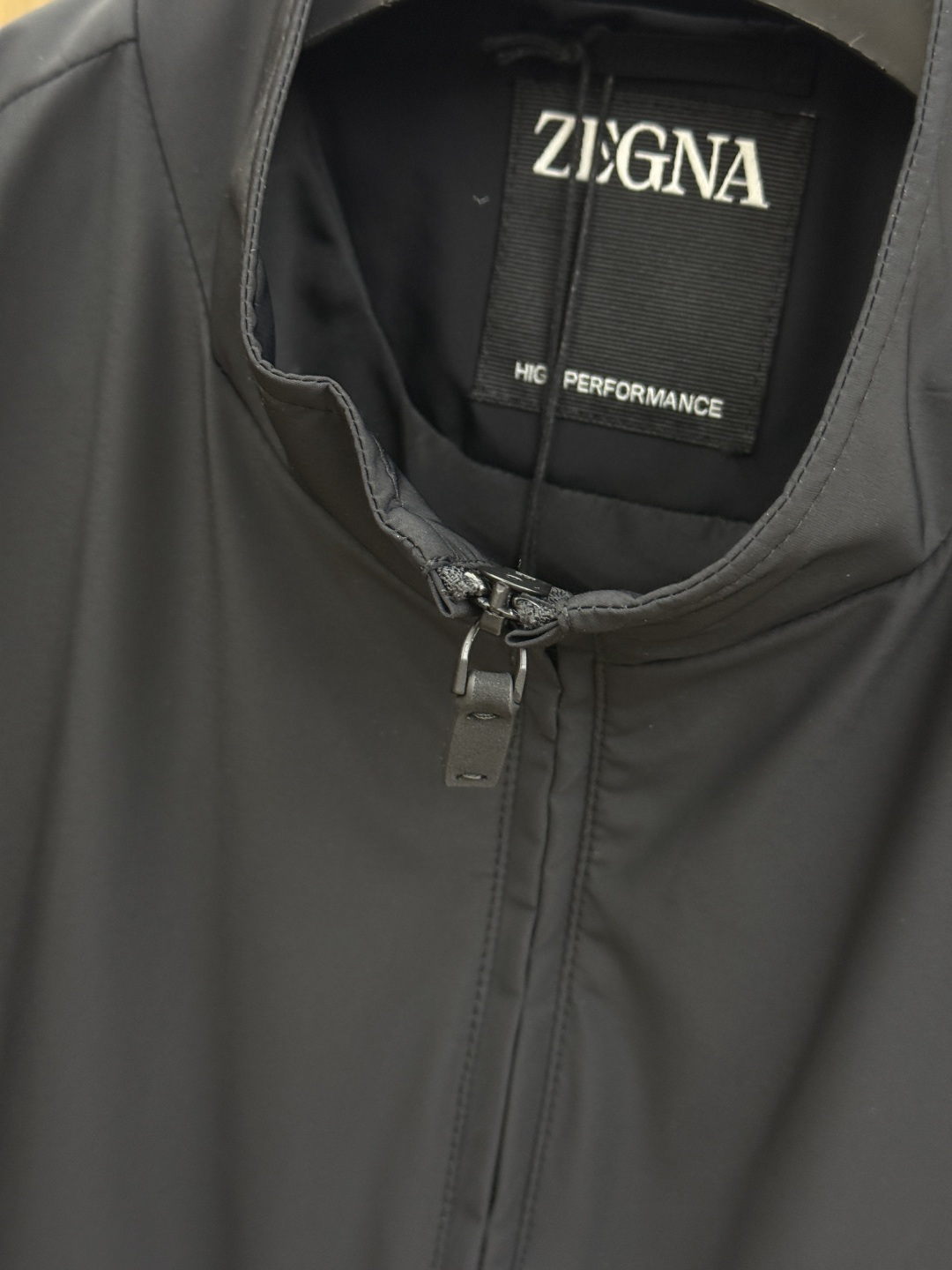 早春 ZZ 🔥🔥高端定制 2026早春轻奢休闲马甲系列，最新时尚立领马甲外套.双侧对称字母刺绣.处处细节