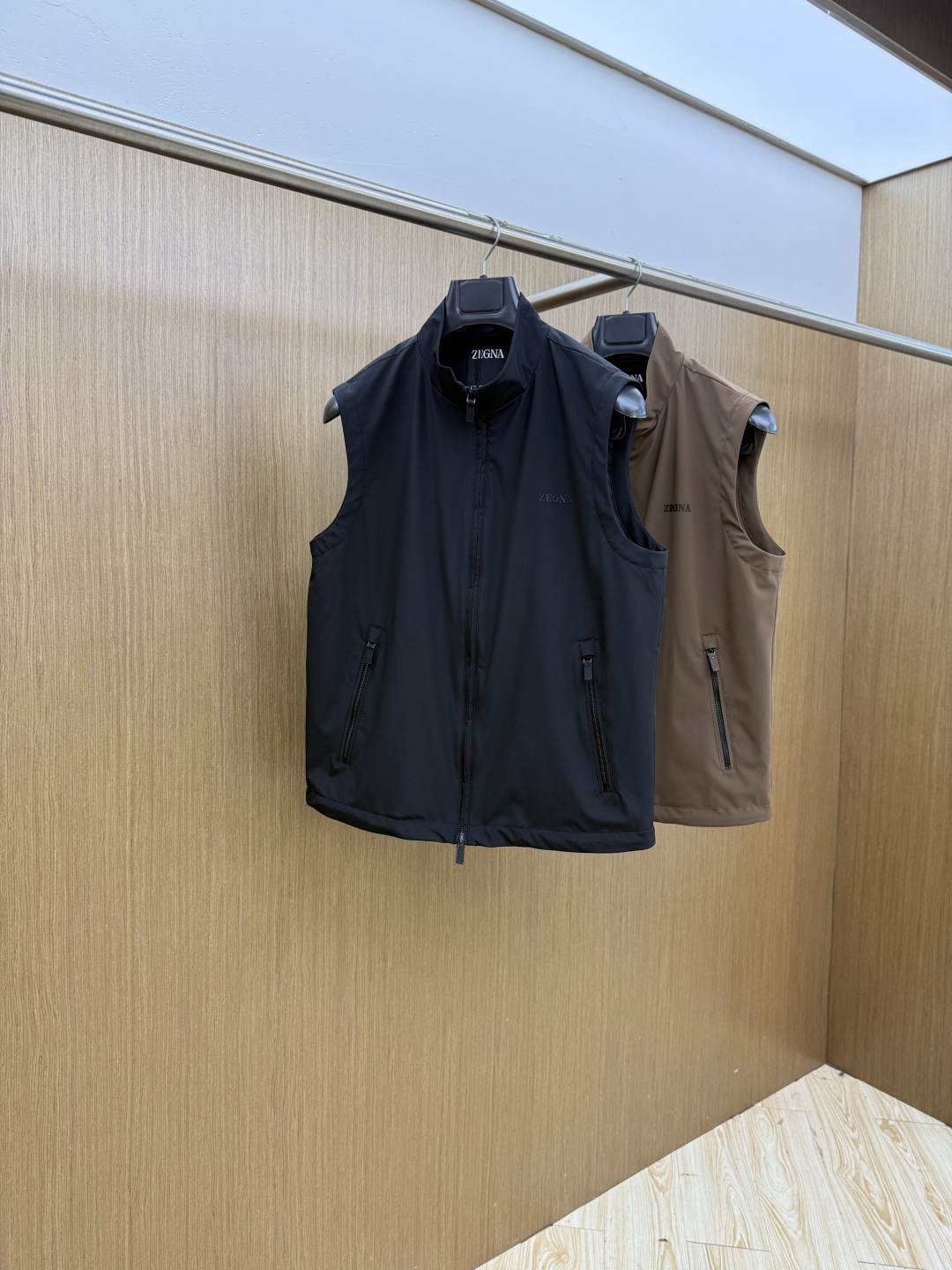 早春 ZZ 🔥🔥高端定制 2026早春轻奢休闲马甲系列，最新时尚立领马甲外套.双侧对称字母刺绣.处处细节