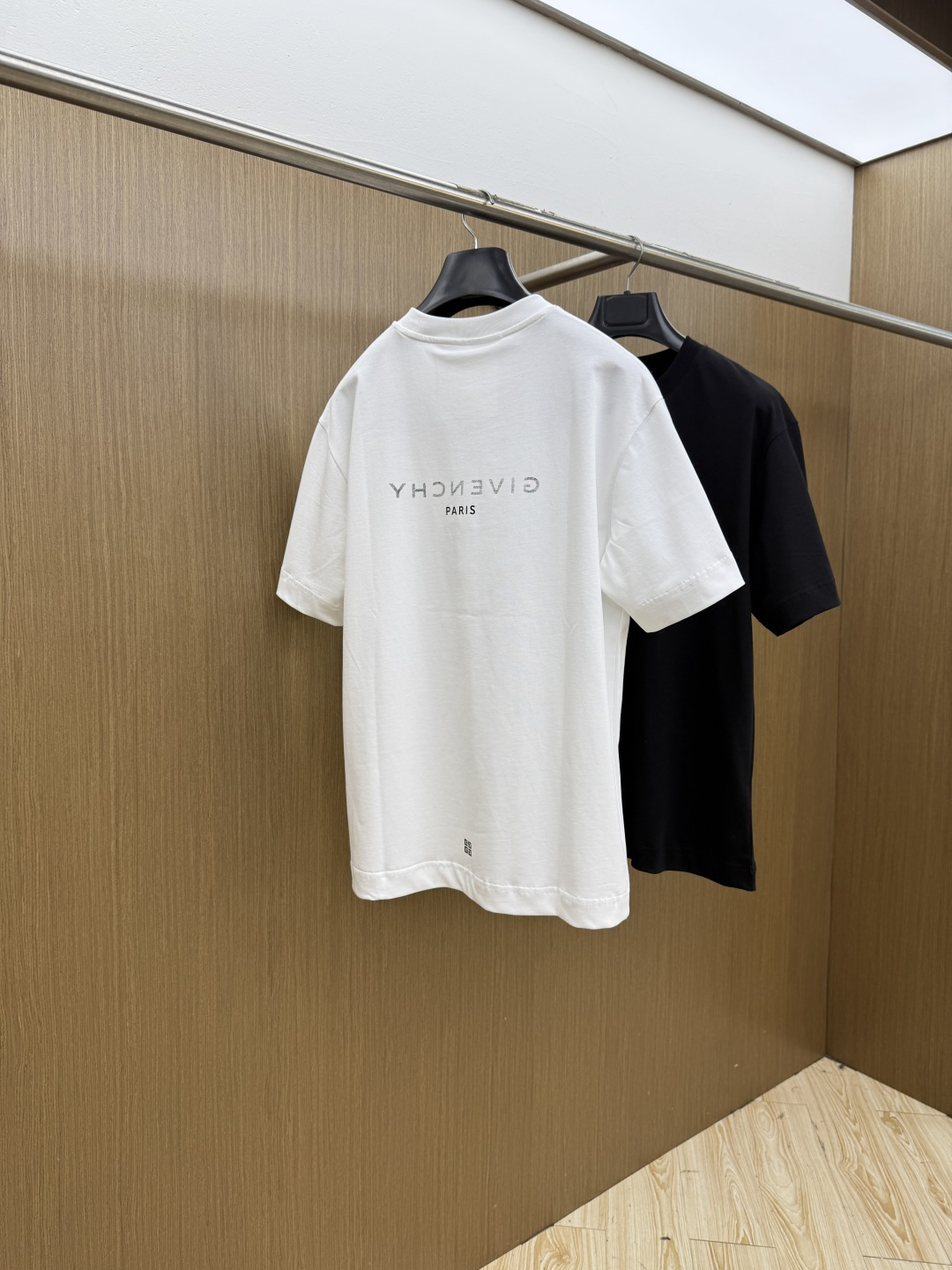 早春 Gvc 🔥🔥高品质 2026春夏最新款经典短袖T恤 经典标识图案logo时尚简约潮流短袖，最顶级的