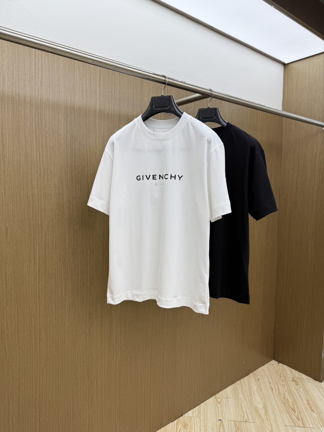 早春 Gvc 🔥🔥高品质 2026春夏最新款经典短袖T恤 经典标识图案logo时尚简约潮流短袖，最顶级的