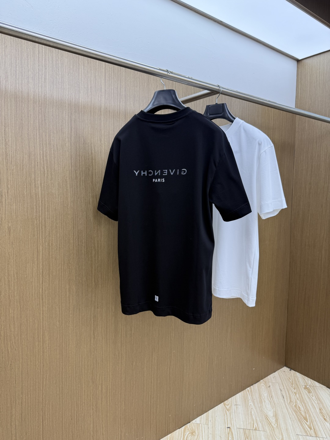 早春 Gvc 🔥🔥高品质 2026春夏最新款经典短袖T恤 经典标识图案logo时尚简约潮流短袖，最顶级的