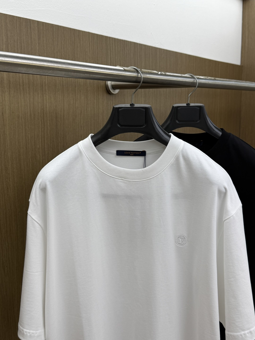 早春 LV 🔥🔥高品质 2026春夏最新款经典短袖T恤 经典标识图案logo时尚简约潮流短袖，最顶级的品