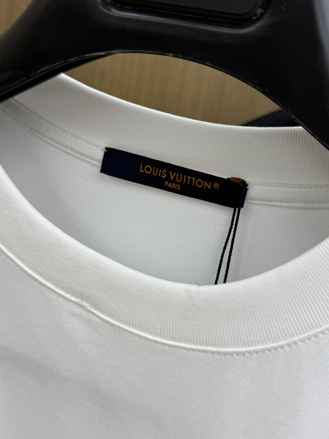 早春 LV 🔥🔥高品质 2026春夏最新款经典短袖T恤 经典标识图案logo时尚简约潮流短袖，最顶级的品