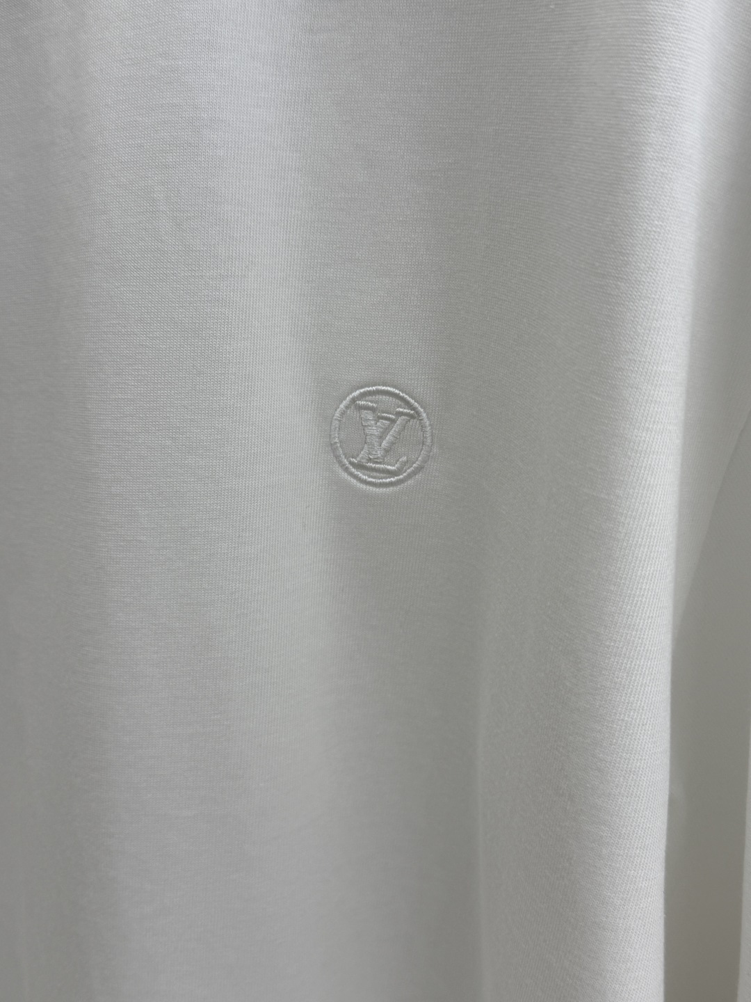 早春 LV 🔥🔥高品质 2026春夏最新款经典短袖T恤 经典标识图案logo时尚简约潮流短袖，最顶级的品