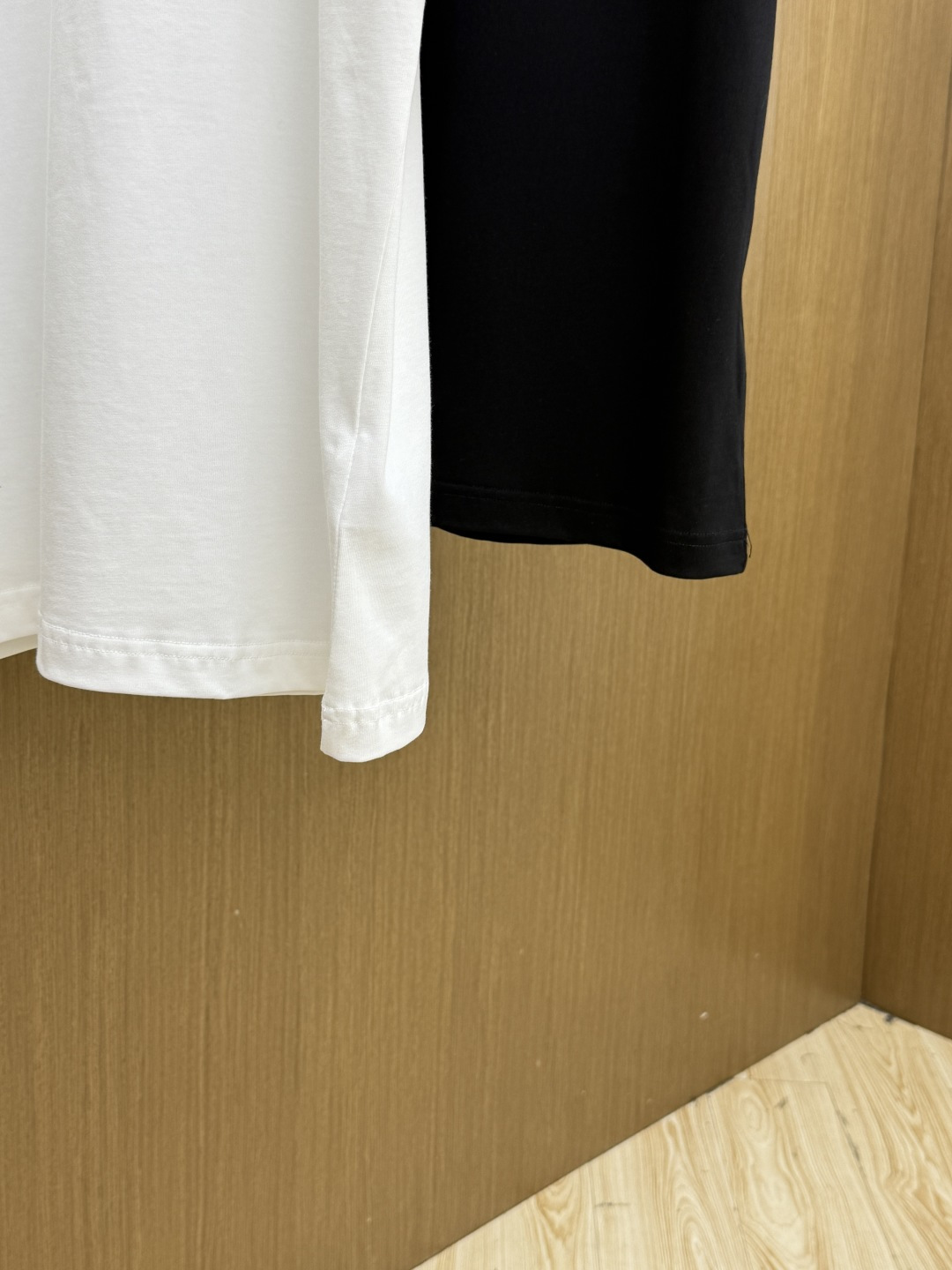 早春 LV 🔥🔥高品质 2026春夏最新款经典短袖T恤 经典标识图案logo时尚简约潮流短袖，最顶级的品