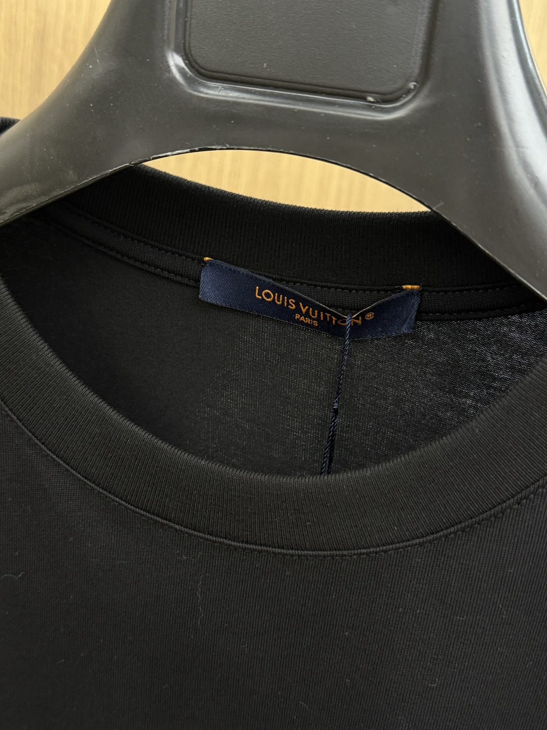 早春 LV 🔥🔥高品质 2026春夏最新款经典短袖T恤 经典标识图案logo时尚简约潮流短袖，最顶级的品