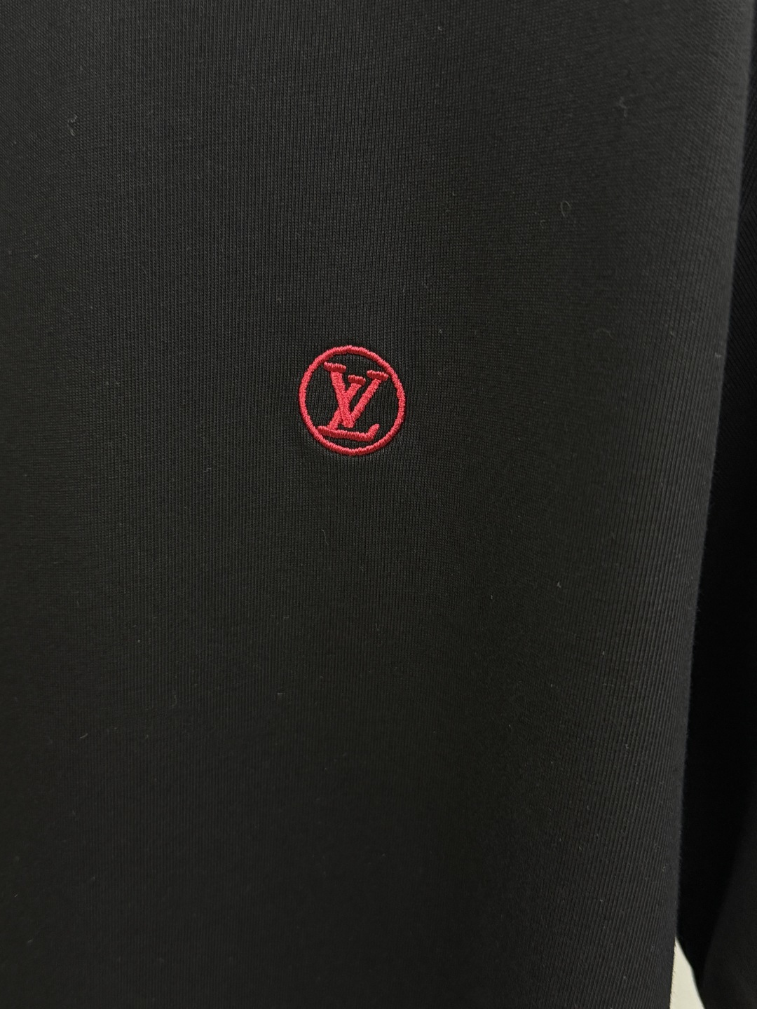 早春 LV 🔥🔥高品质 2026春夏最新款经典短袖T恤 经典标识图案logo时尚简约潮流短袖，最顶级的品