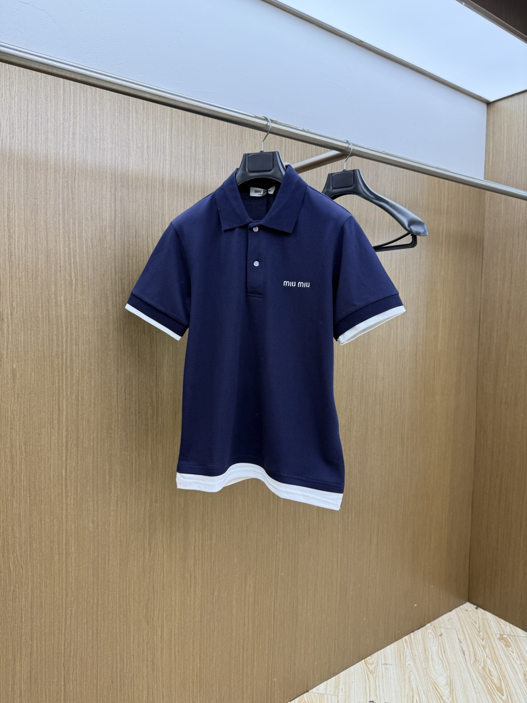 早春 MIU 🔥🔥高品质 2026春夏最新款经典POLO短袖T恤 经典标识图案logo时尚简约潮流短袖，