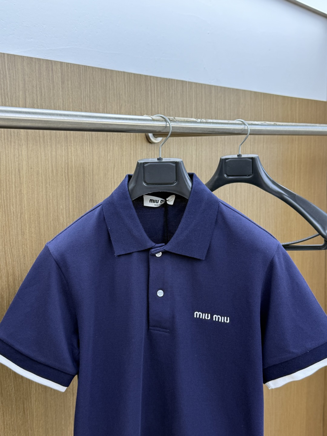 早春 MIU 🔥🔥高品质 2026春夏最新款经典POLO短袖T恤 经典标识图案logo时尚简约潮流短袖，