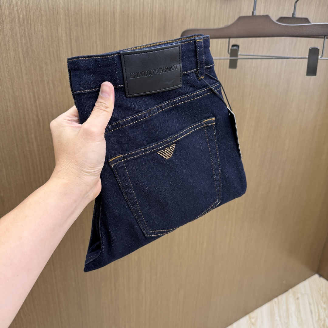 NO:848599,Early spring AJ SS new spring and summer super soft washed jeans, handsome upper body, small straight design, slim cut, men's top casual cotton!  High-end stretch all-season versatile commuter denim men's pants!  The style is extremely versatile, the fabric is stretchy, and the material is also very outstanding. It has a bit of a retro and old-fashioned style. The thick fabric is suitable for all seasons. It is the industry's first exclusive model and is a versatile commuting model in all seasons!  These high-end slim fit stretch skinny jeans are versatile and comfortable!  29-38 (no 35,37),,jeans,19860909早春 AJ SS春夏新品超柔和水洗牛仔裤 ,上身爆帅,小直筒设计,修身裁剪,男款顶级休闲棉质！高端弹力四季百搭通勤牛仔男裤！款式极其的百搭,面料弹力,材质也十分出众,有点复古做旧的风格,厚面料适合四季穿着业内独家首发款,四季百搭通勤款！这类高端的修身弹力紧身牛仔裤,fxq百搭而且舒适！ 29-38（无35,37）,,jeans,,Men's clothing