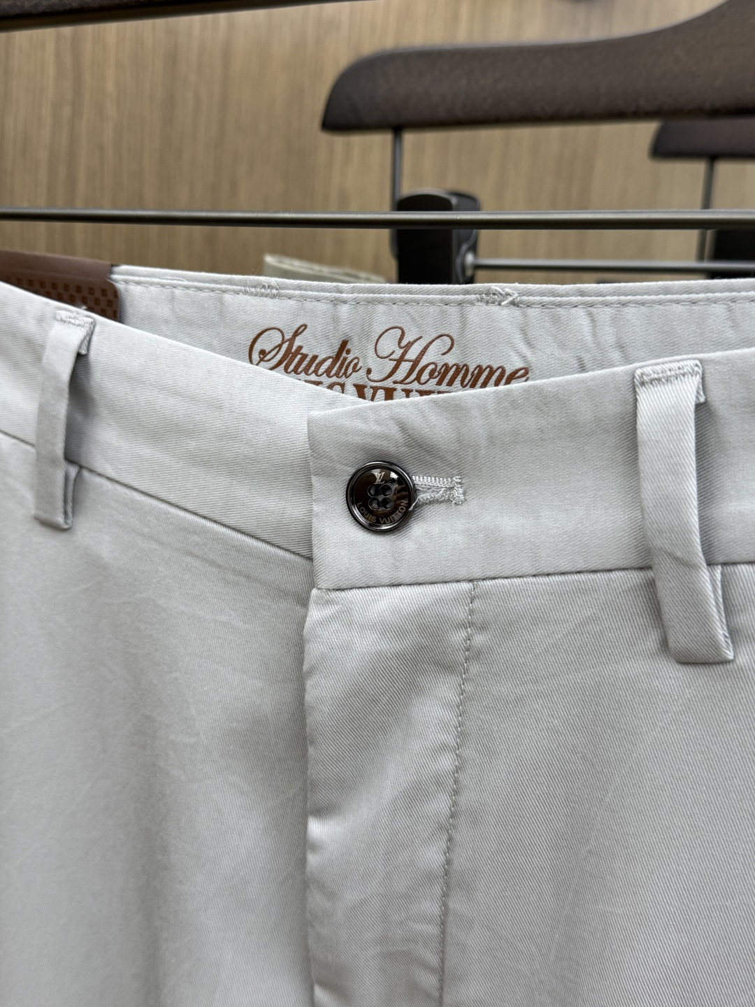 早春款 LV 🔥🔥高端定制 26早春新款薄款休闲西裤 柜台同步发售 原版定制复刻 客供五金辅料 原单品质