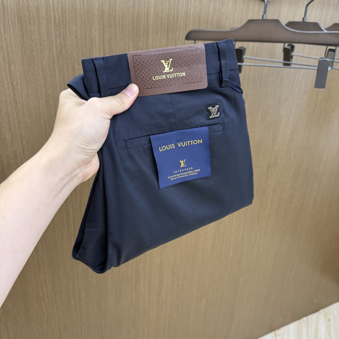 早春款 LV 🔥🔥高端定制 26早春新款薄款休闲西裤 柜台同步发售 原版定制复刻 客供五金辅料 原单品质