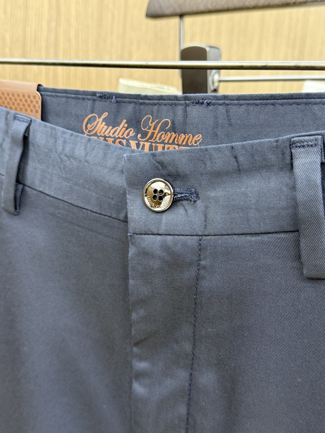 早春款 LV 🔥🔥高端定制 26早春新款薄款休闲西裤 柜台同步发售 原版定制复刻 客供五金辅料 原单品质